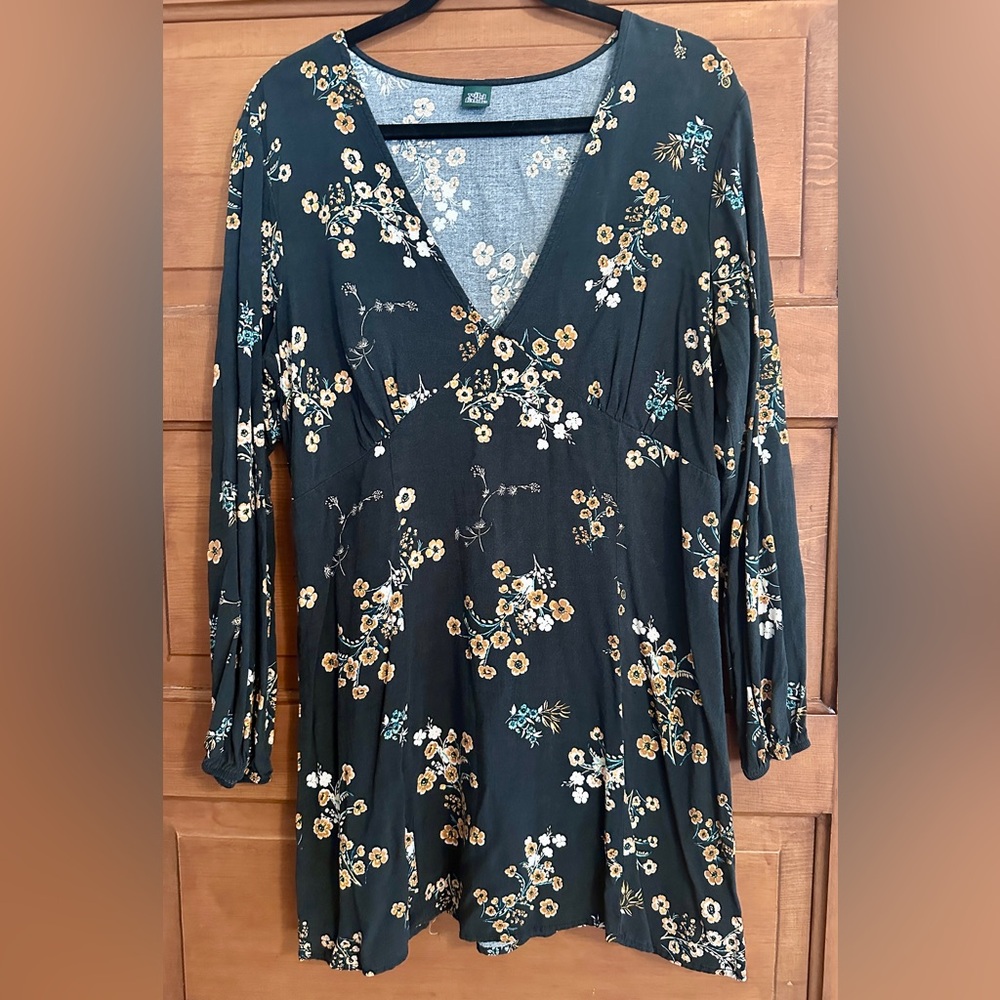WILD FABLE, Sz L, Large.  LIKE NEW!  Princess Black dress with yellow flowers!